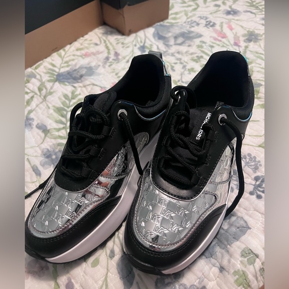 Micheal Kors sneakers - Picture 1 of 6